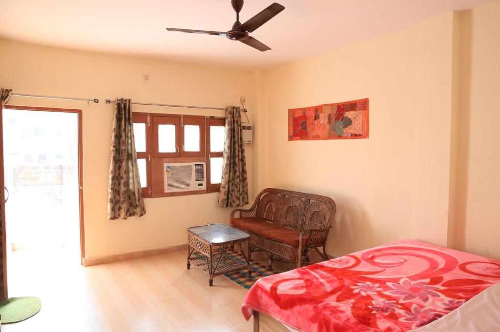 Bona Cafe Restaurant & Sala Guest House - Varanasi, Varanasi